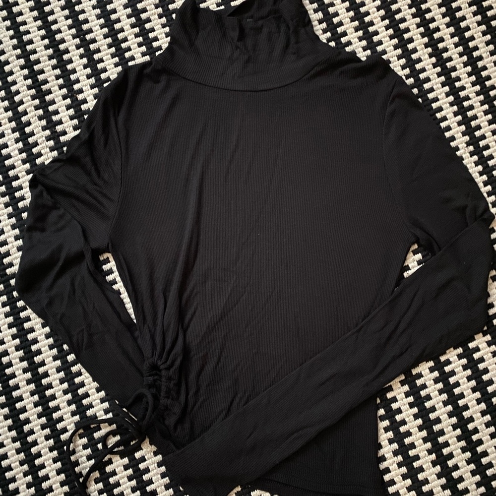 Long sleeve turtleneck top with drawstring on the side